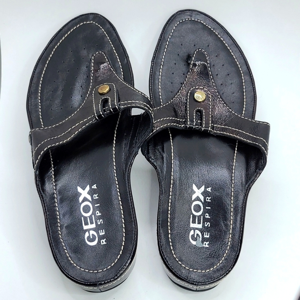 NWOT Geox Women's Black Leather Thong Sandal, Size 8.5